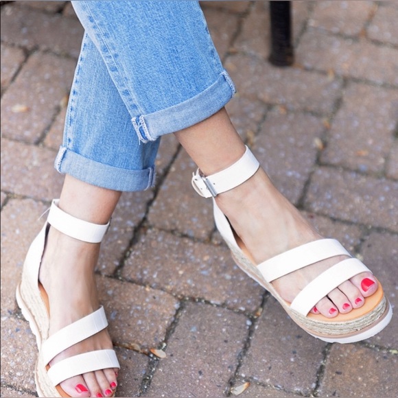 Dolce Vita Shoes - Dolce Vita Liza Espadrille Sandal ⚪️